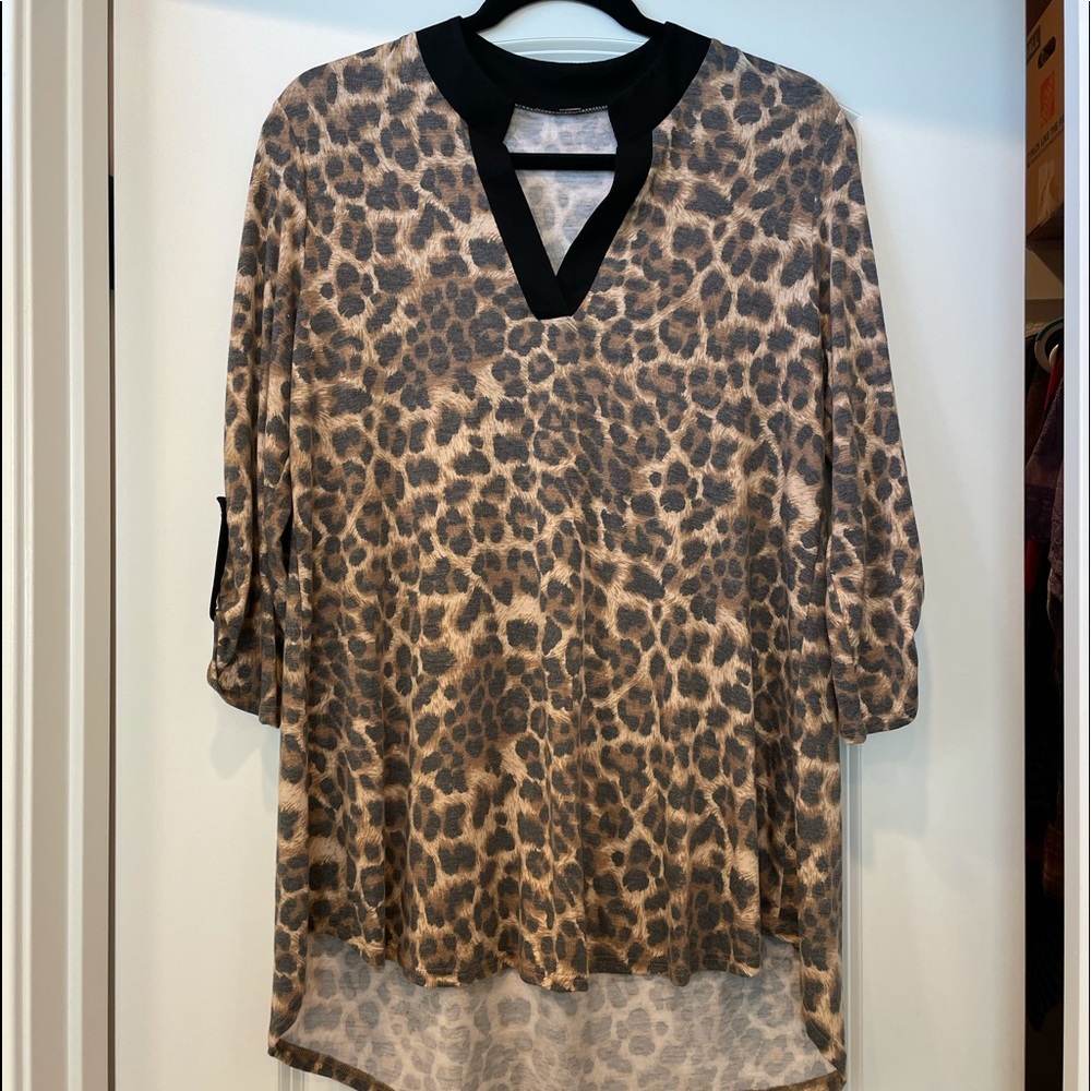 Honeyme 3/4 Sleeve V-Neck Cheetah Print Top Small